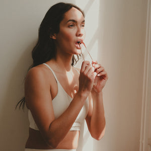 Gratte langue Ayurveda Joie Yoga Holistique AJY 